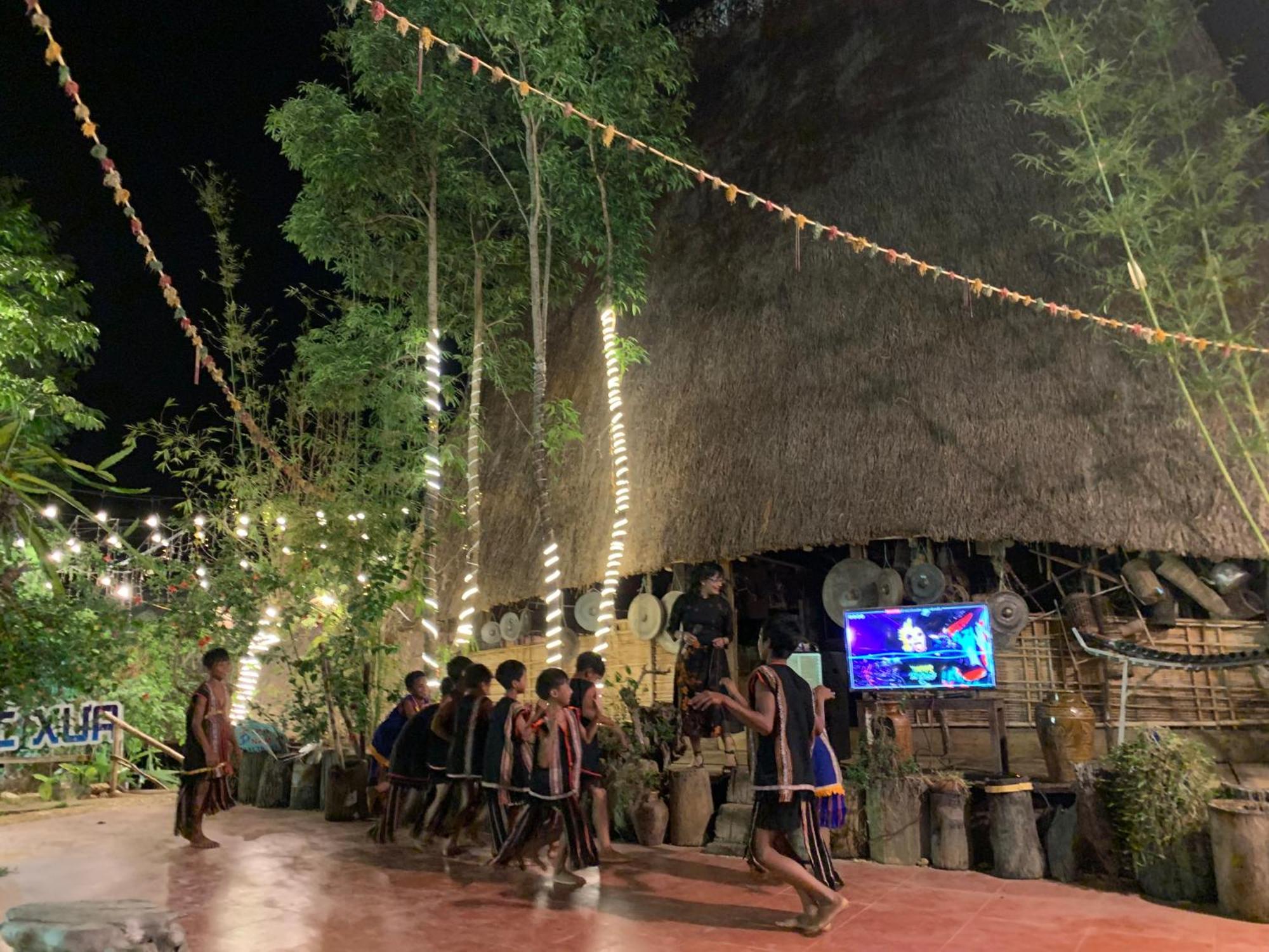 Khu Du Lich Sinh Thai, Nghi Duong Homestay Hoang Anh - Kon Xom Luh コントゥム エクステリア 写真