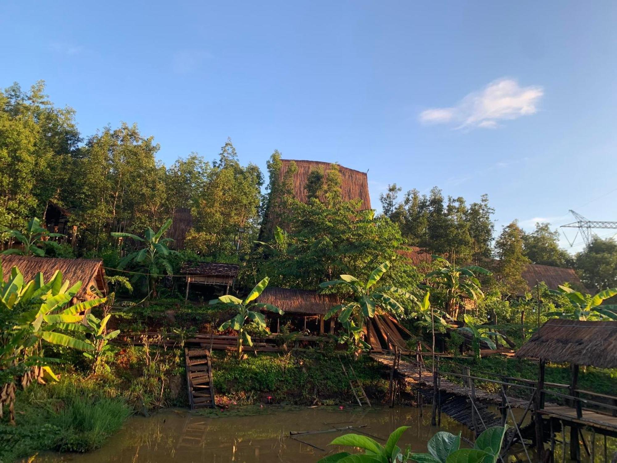 Khu Du Lich Sinh Thai, Nghi Duong Homestay Hoang Anh - Kon Xom Luh コントゥム エクステリア 写真