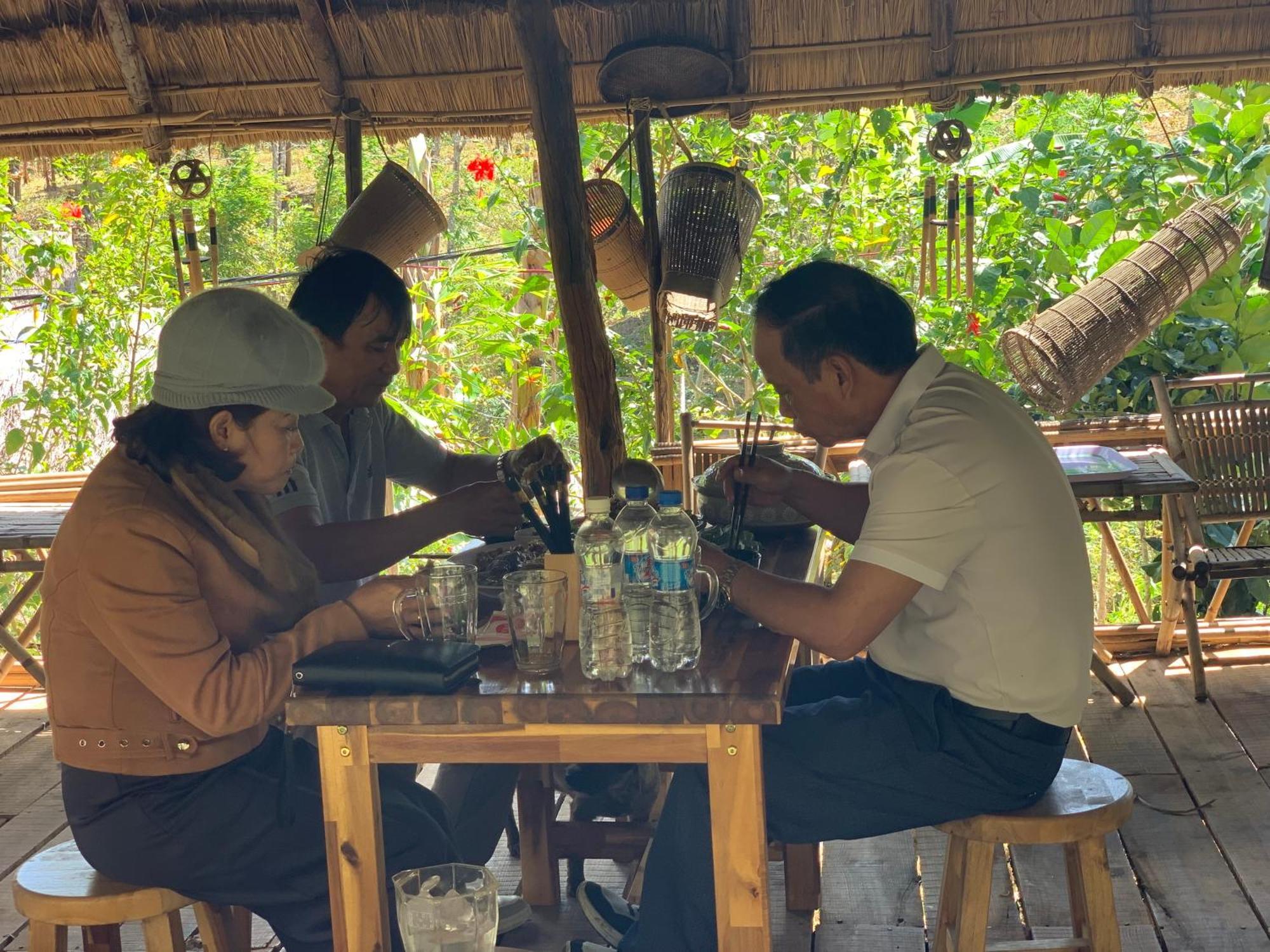 Khu Du Lich Sinh Thai, Nghi Duong Homestay Hoang Anh - Kon Xom Luh コントゥム エクステリア 写真